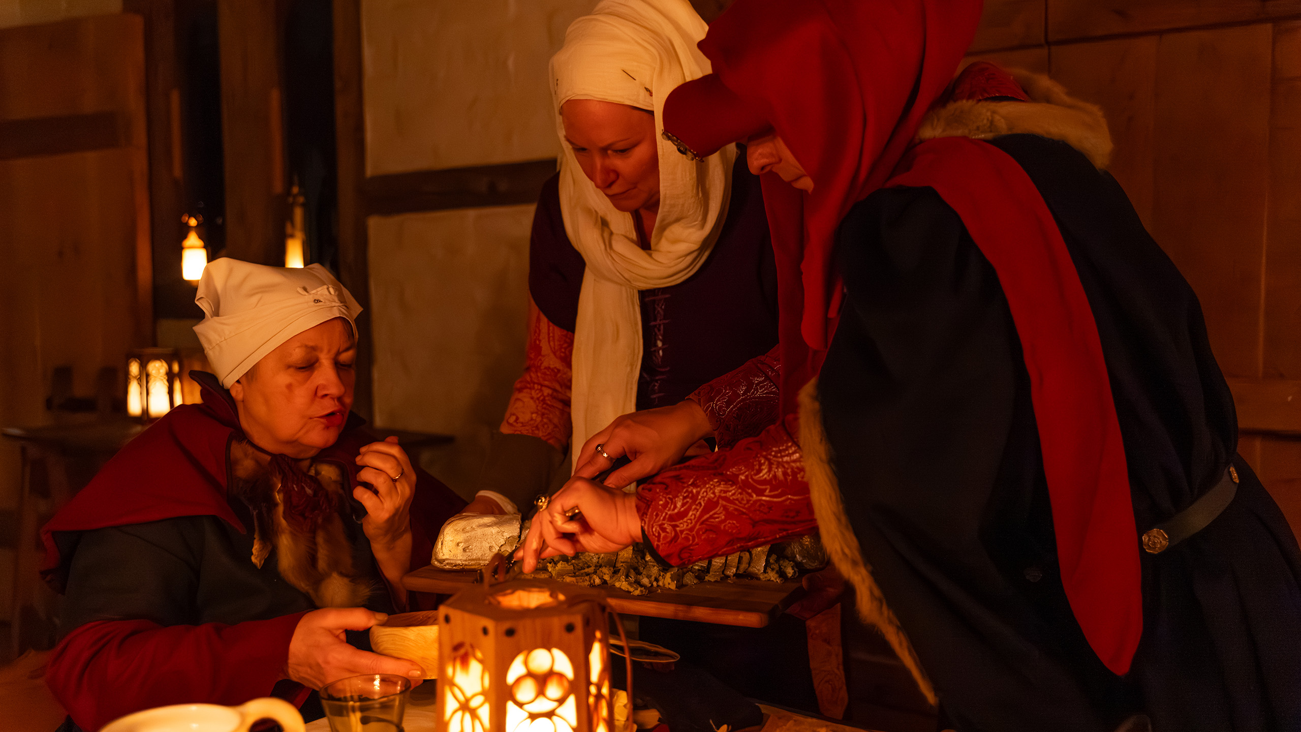 mittelalterliches Speisen servieren