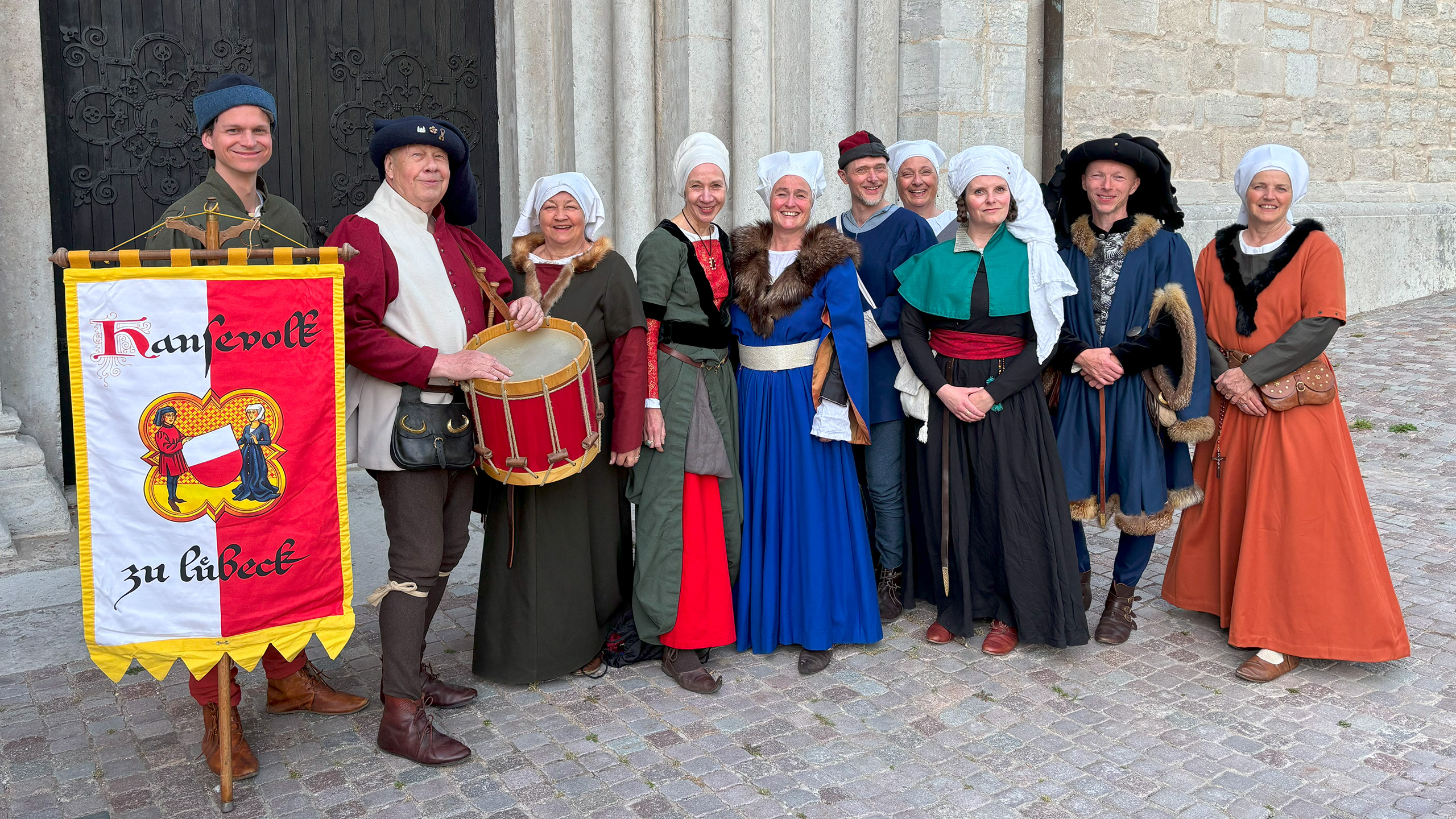 Gruppenbild: Das Hansevolk auf dem Hansetag in Visby