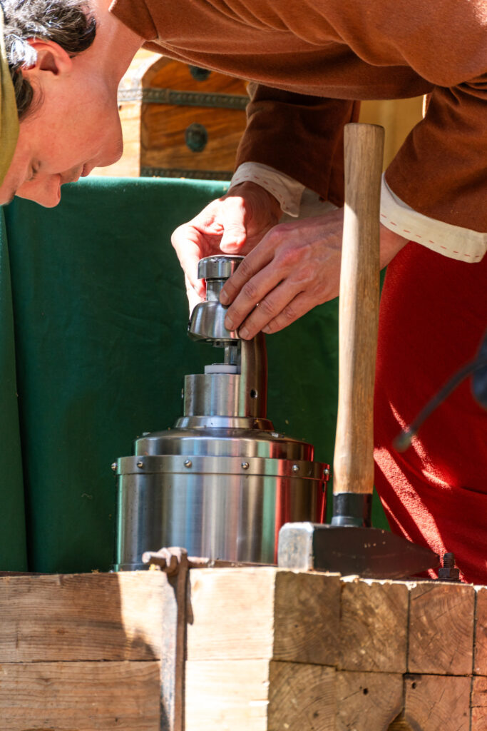 Der Münzprägestock des Hansevolks im Einsatz