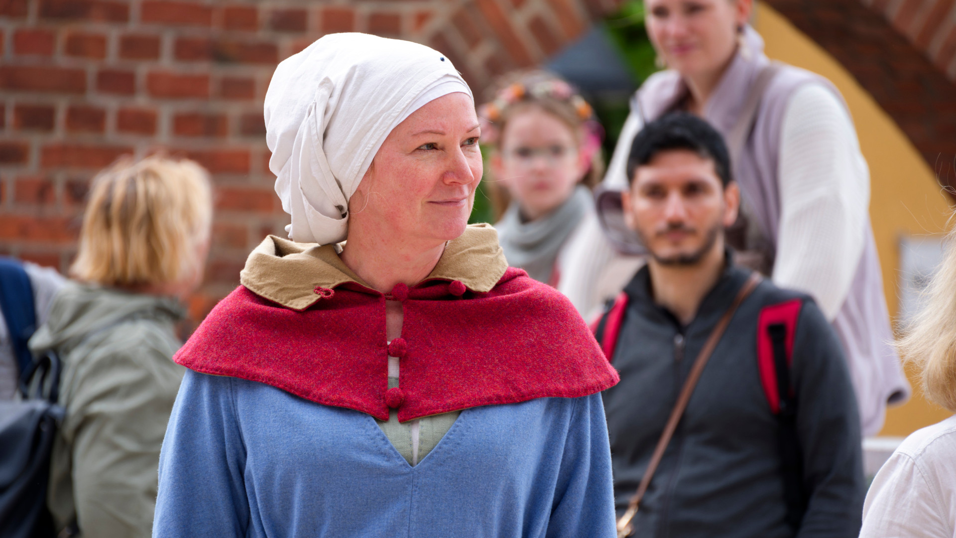 Frau in mittelalterlicher Kleidung